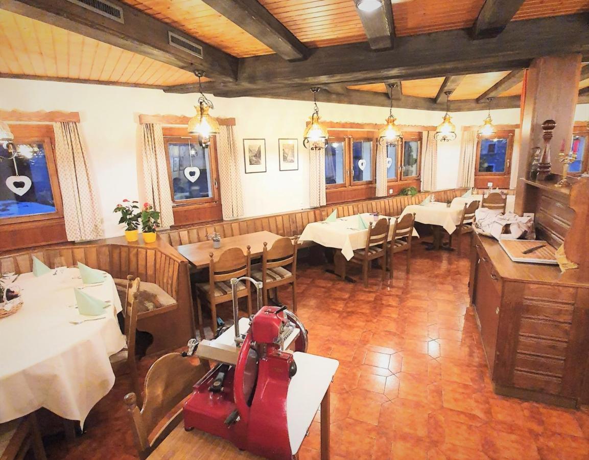 Hotel-Restaurant Grina Simplon Buitenkant foto